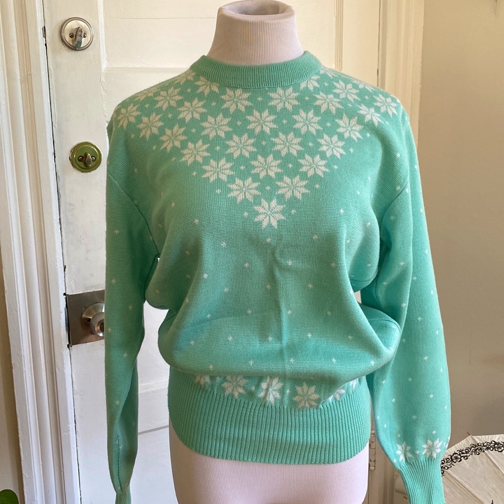 Vintage ski sweater. Light turquoise and white. GUC